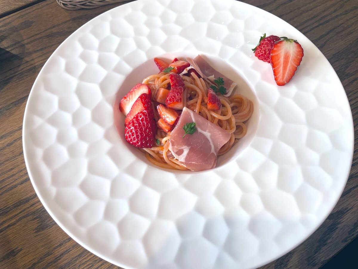 C2vZp7's tweet photo. 苺パスタ🍓 https://t.co/mQUVcuJ02F