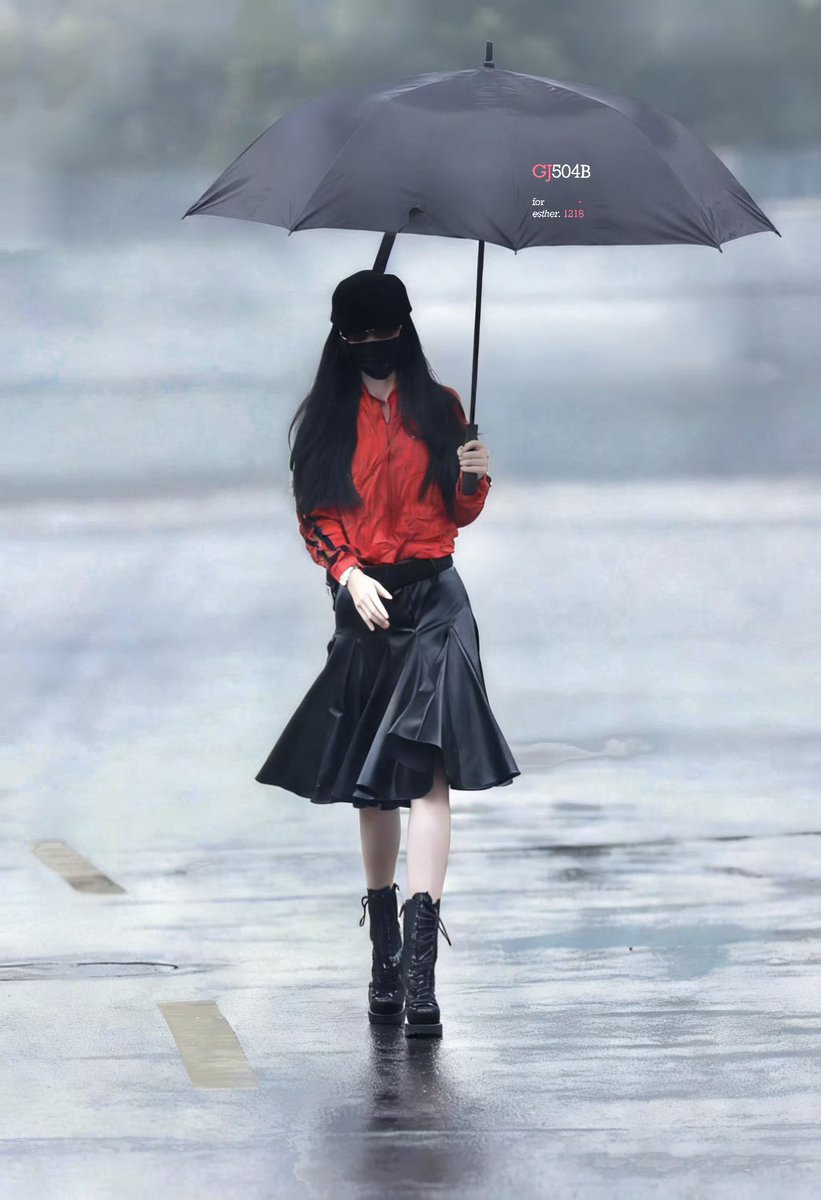 yu shuxin in dashing red off-to-work fit for valentine’s day ❤️