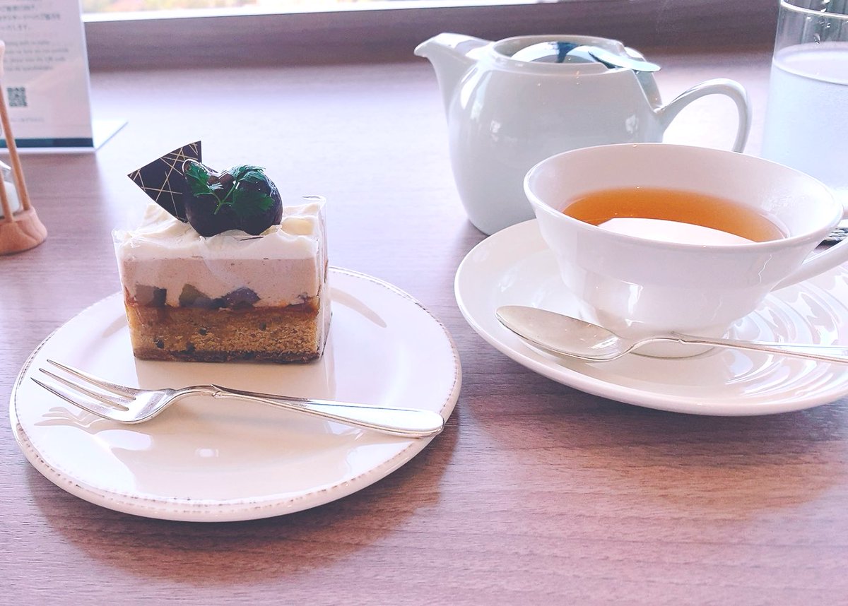 バレンタインなのでケーキを食べてるよ