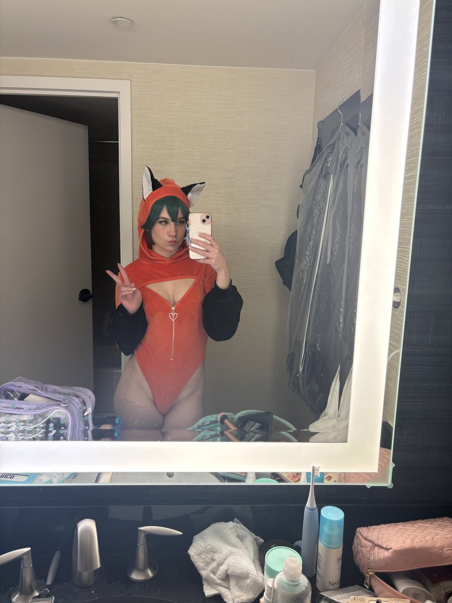 squeegeeowo's tweet photo. kiriko doesn’t get enough skins so i made my own https://t.co/ckkAQEproY