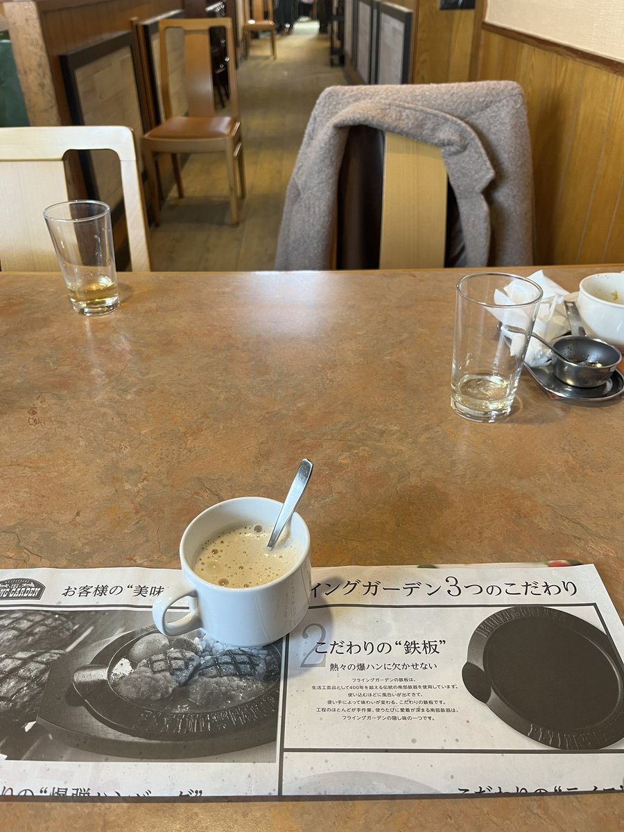 aniooocos's tweet photo. みしろとハンバーグ食べたんだけど食後だしみしろ本人はトイレ行った https://t.co/4w75NAreHW