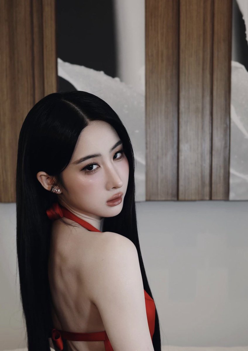 serving red with her sexy back🌹❤️‍🔥

#YokoApasra 
#โยโกะอาภัสรา
<a href="/Yoko_apasra/">Apasra</a>