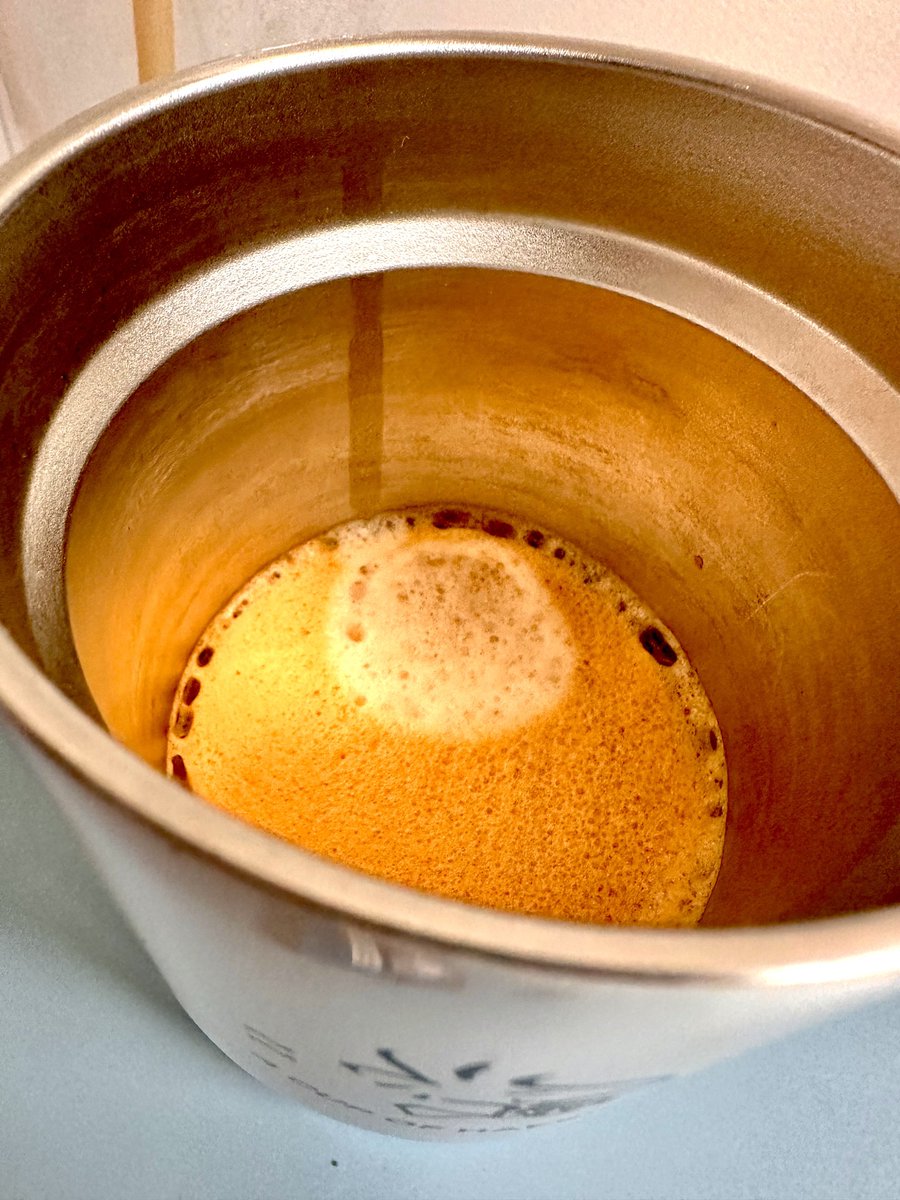 디카페인 커피로 시작하는 평화로운 토요일 아침. ((아침이라고 쓰고 시계 보니까 열두 시 9분이었지만, 아무튼 아침…))