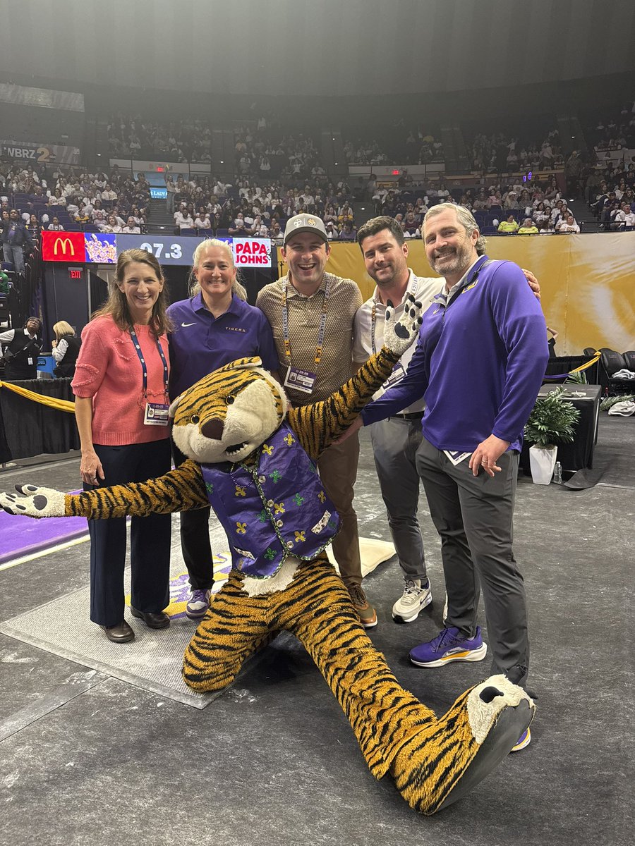 EJKuiperFMOL's tweet image. Beat Auburn! The LSU gymnasts are counting on @FMOLHealth to keep them in great shape. Geaux Tigers!! 

@ololhealth @MattMoscona @LSU @BROrthoClinic @LSUpresident @LSUgym