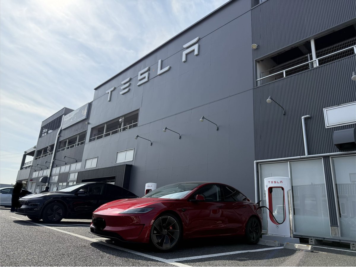 Happiness_tesla's tweet photo. 稲毛テスラセンター来た https://t.co/UTPQjGhWcn