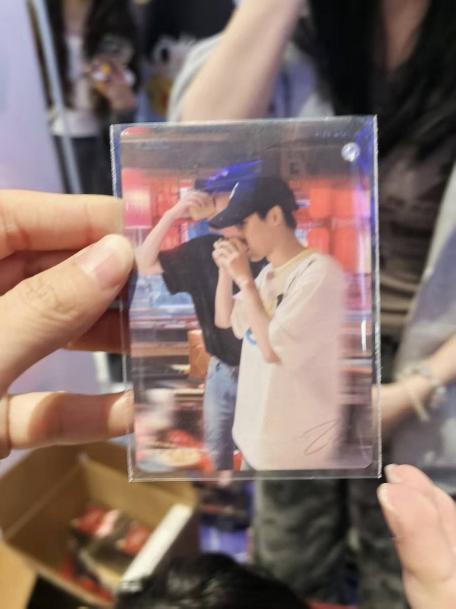 lelezainuli's tweet photo. 真好看😝😝😝

#RevengedLove #TianZiyu #雷朋 #LeiPeng99 #TianXuningZiYu #TianXuning #ZiYu https://t.co/gxgY2oTzEP