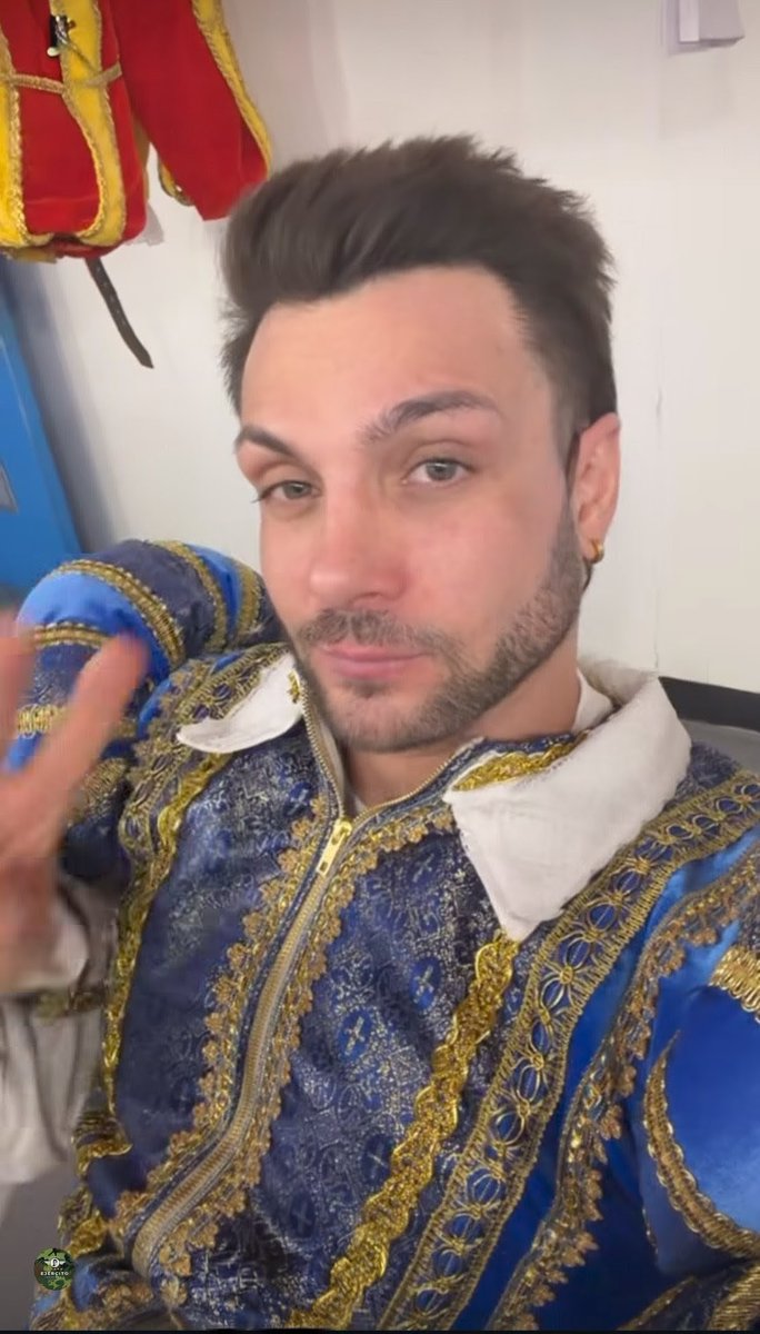 Listo esta guapura para darlo todo en escena !!!! 🎭 👏👏💚

NICOLA EN EL TENORIO