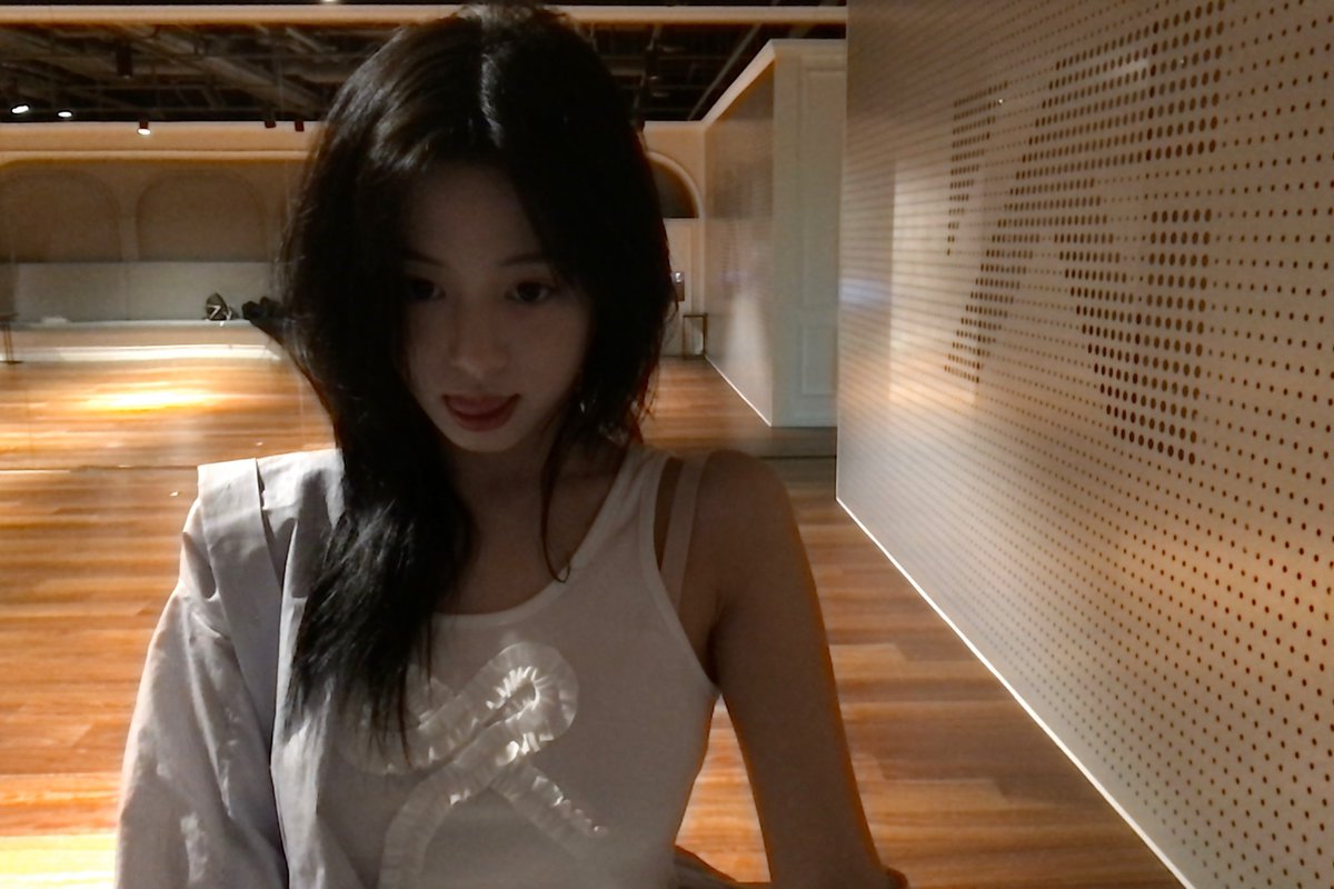 ahyeonpicture's tweet photo. AHYEON WEVERSE UPDATE https://t.co/2xopt0AyAG