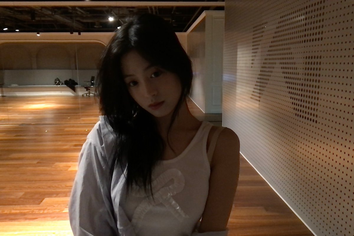 ahyeonpicture's tweet photo. AHYEON WEVERSE UPDATE https://t.co/2xopt0AyAG