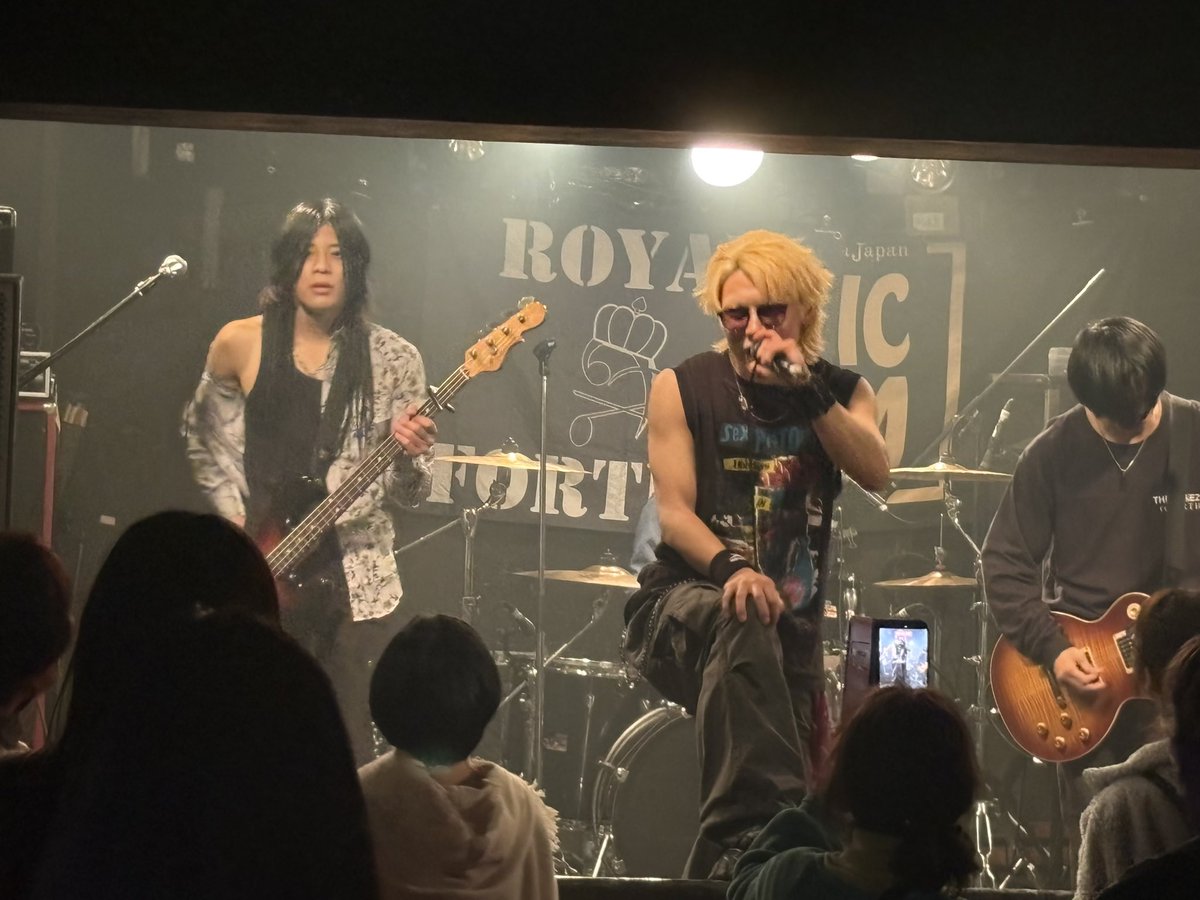 Bitemark__03's tweet photo. GOLDRESURE Vol.4

様々なトラブルはありましたがら
色々な人の協力があり成功したライブだと思いました

むらさん戻ってくるまで待ってるから焦らずにね！

サプライズ大成功！！！

#ムラさんに届け https://t.co/HpqVB6sSy6
