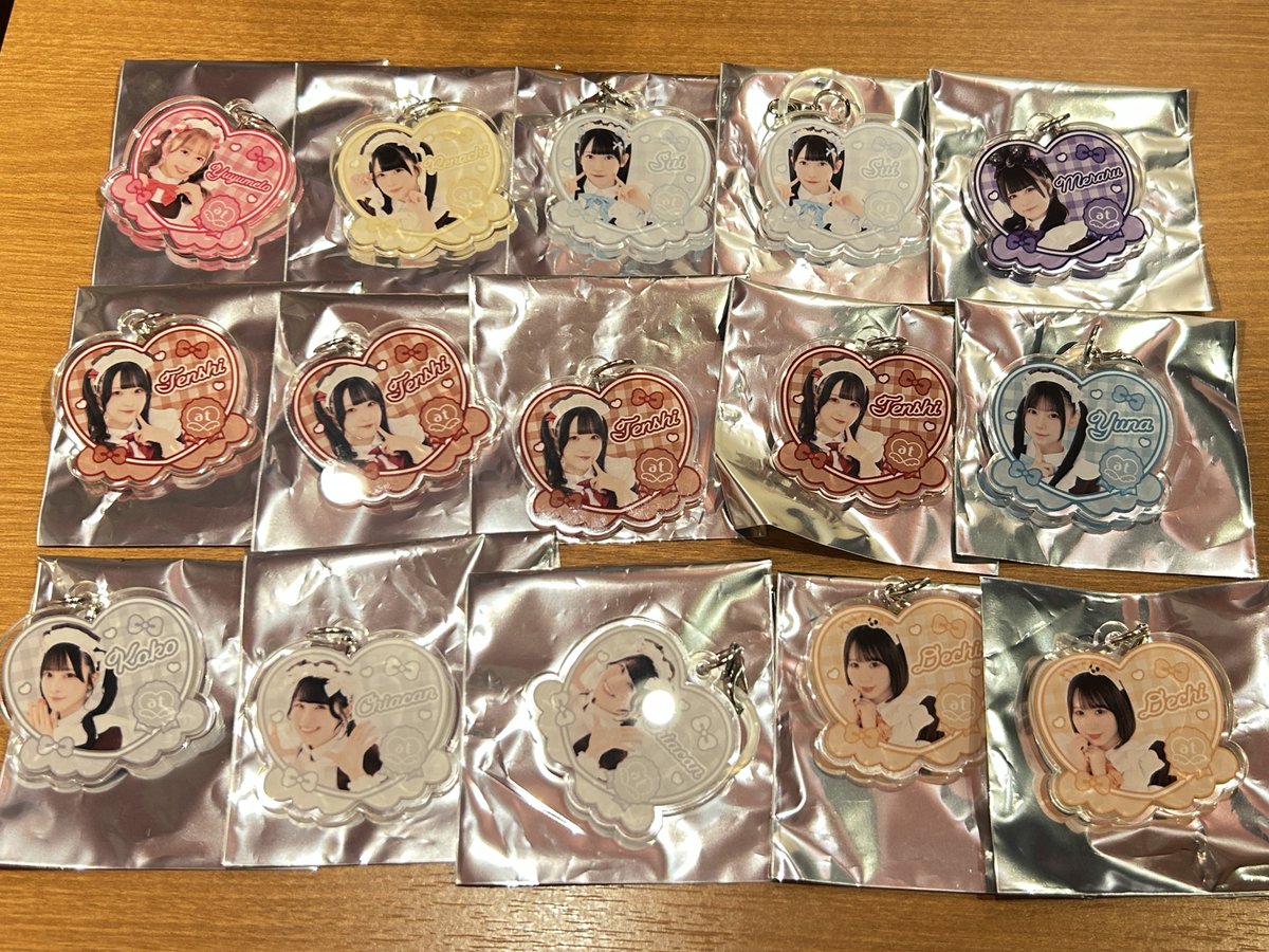 at_mpyon's tweet photo. あっとほぉーむカフェ めじるしチャーム アクキー トレーディングめじるしマーカー B 交換

(求) るんるん ゆずりは(友人分) ＞＞🍬
(譲) ゆゆめろ れなち てんし でーち すぃ めらる ここ ゆな ちあきゃん さわだ おめめ あん みぽるん ちたん おれお ちろる えまちぃ りおる

郵送、秋葉原手渡し https://t.co/gZFyDrn2rS