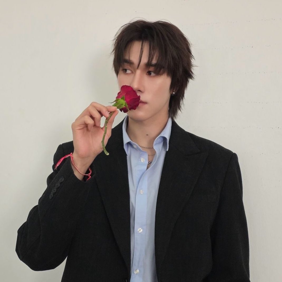 hanimel0's tweet photo. #LoveLetterforSky #FallingForNani #SkyNani #hirunkit_ #skywongravee 

< Happy Valentine’s Day SkyNani >

“Catch this pookie”🌹           “☺️Khun Sky!” https://t.co/32s1f0XxBG