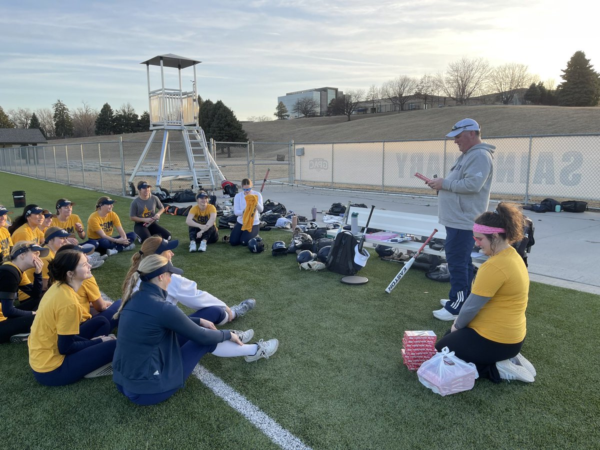 CSM Softball tweet media