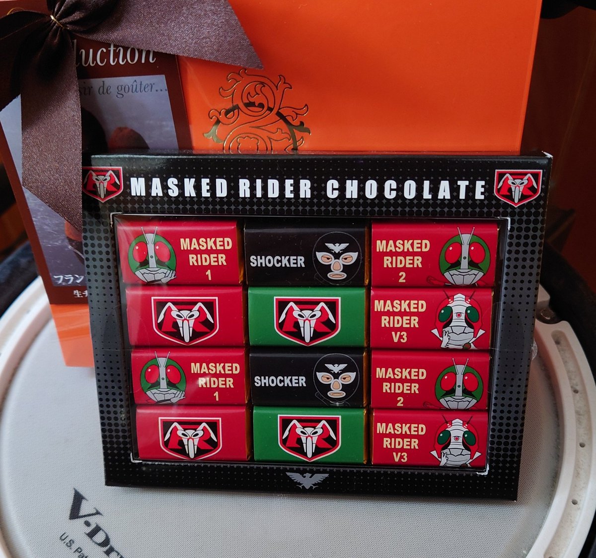 本命チョコを頂く🥹 ブイスリャーも居たらライダーマンもWish you were here. そいや､長男が保育園ん時､お迎えした際に園庭にあった三輪車に乗って私に向かって「仮面ライダー…V3ー!」と叫びながら向かって来た事あった。周りの子達に甚大な迷惑がかかるからよしなさい…と心の中で思った。