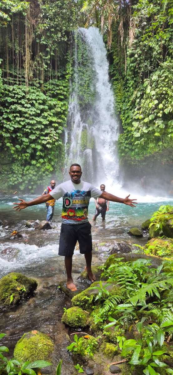 Quency_Hoooraay's tweet photo. Natural therapy| Rotokas | Wakunai | Central Bougainville | #Bougainville #naturesown #waterfalls https://t.co/1hiQiM80Rx