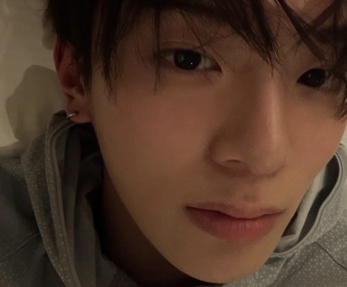 xinbearii's tweet image. kangmin anxin sanghyeon and liyu with their INSANE bare face cards