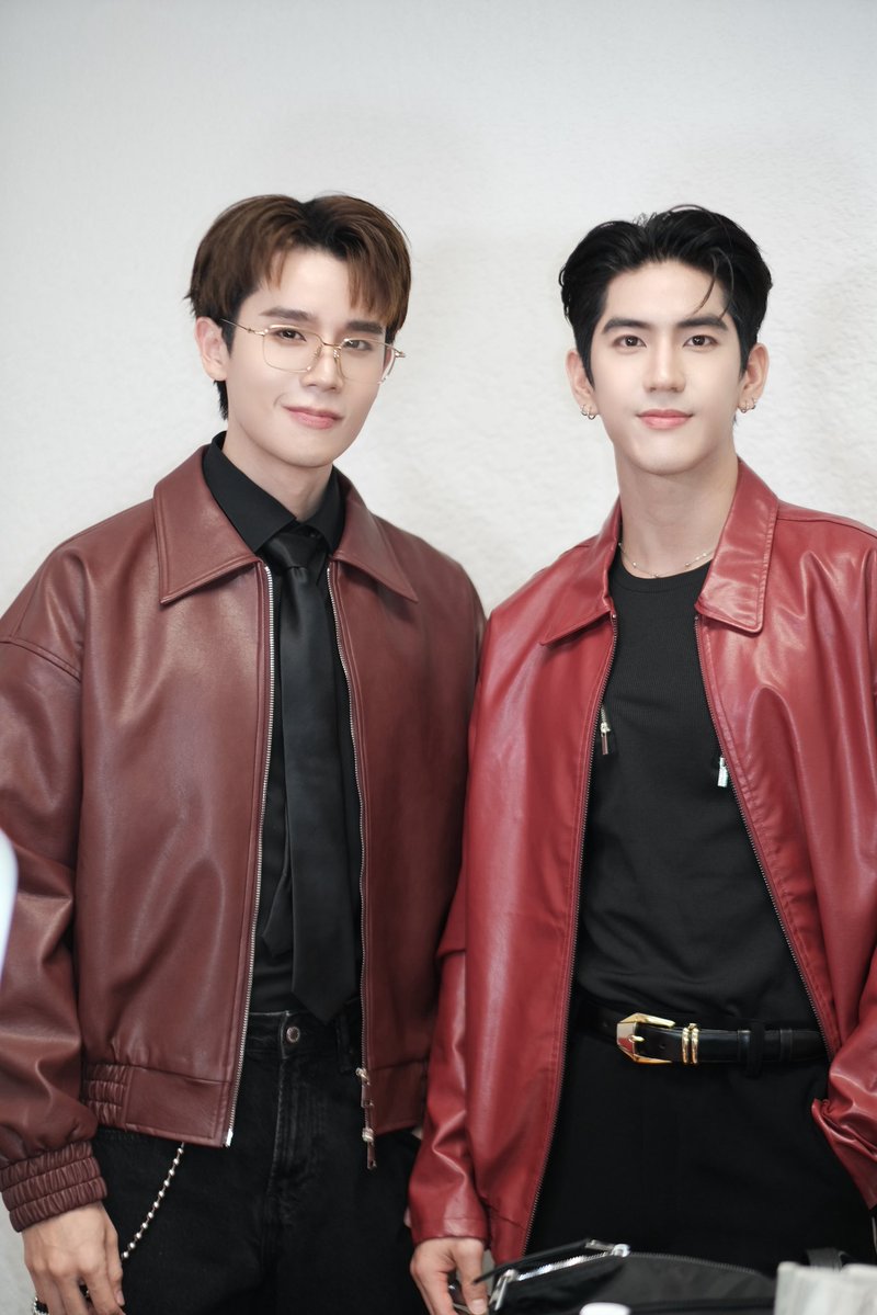 aohtorranit's tweet image. #MaybellinexJimmySea #MNYLifterGlazexJimmySea 💋 @jimmyyjp_ @Sea_tawinan #JimmySea 💋