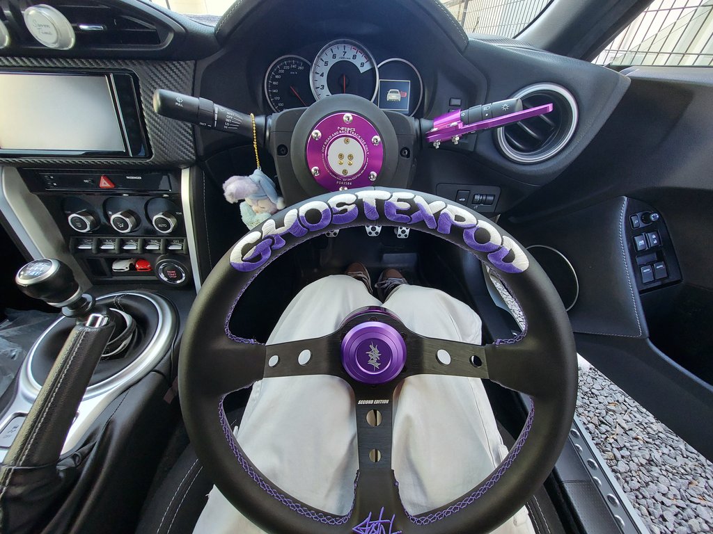 お知り合いに手伝ってもらってNRGクイックリリース付けました💜(まじ