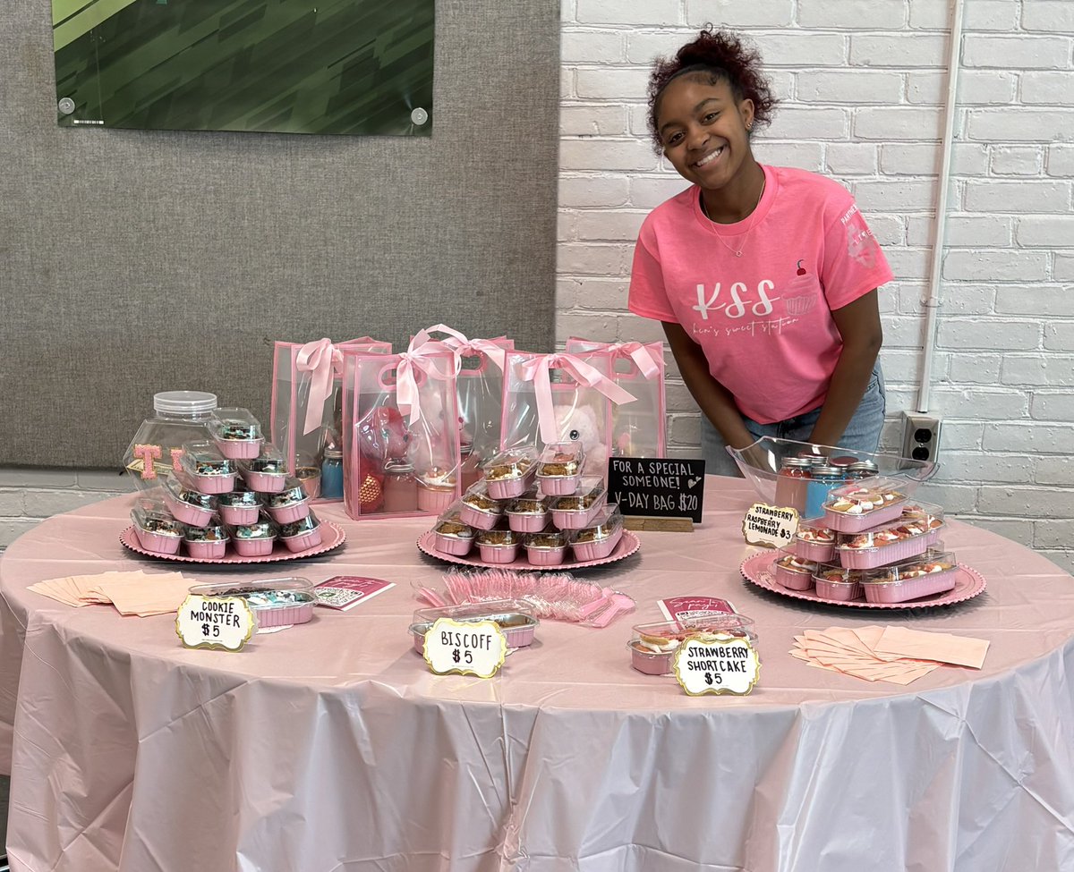 t.a.n.i.s.e tweet media