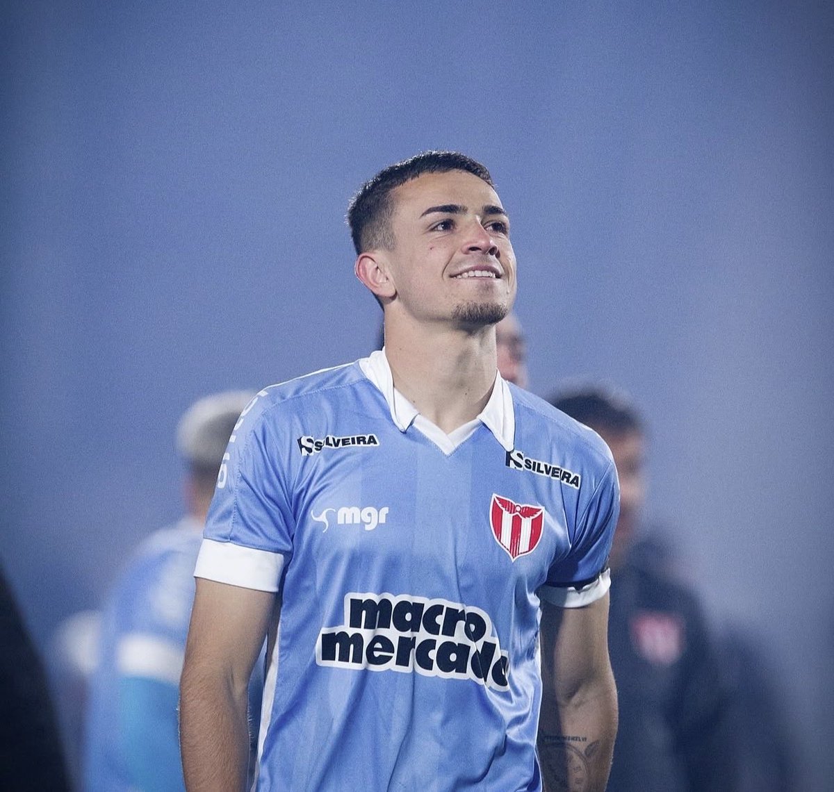 Cuando este en europa y en la selección me voy acordar que jugaste en el grande del prado❤️🤍…….

Lo que juega German barrios