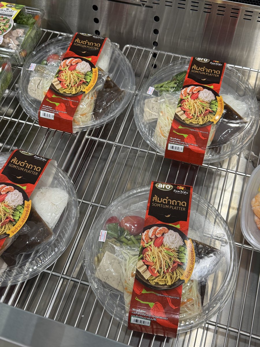 เพิ่งเคยมา makro club มีไม่กี่สาขา ขายเมมเบอร์อีก tier ปีละ 1,300 (แต่ไม่สมัครก็ซื้อได้นะ ยังไม่บังคับ) ทุกอย่างดูใหญ่ ทรงกล่อง โซนอาหารดูดีกว่า tops อีก ของคงแพงขึ้น เมื่อก่อนหาที่จอดแทบไม่ได้ เดี๋ยวนี้โล่งเลย

feedback ที่เห็นในกลุ่มรีวิวแมคโครคือประสานเสียงด่า 555