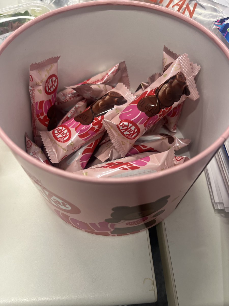 今週は　#バレンタイン ということで保護者様や生徒さんから差し入れをいただきました！
中２のRくんからは手作りでさくさくのおいしいクッキーもいただき、感動しました🥹
あたたかいお気持ち、本当にありがとうございます。
本日は教室でもバレンタインイベントを実施します🍫✨
#フリースクール