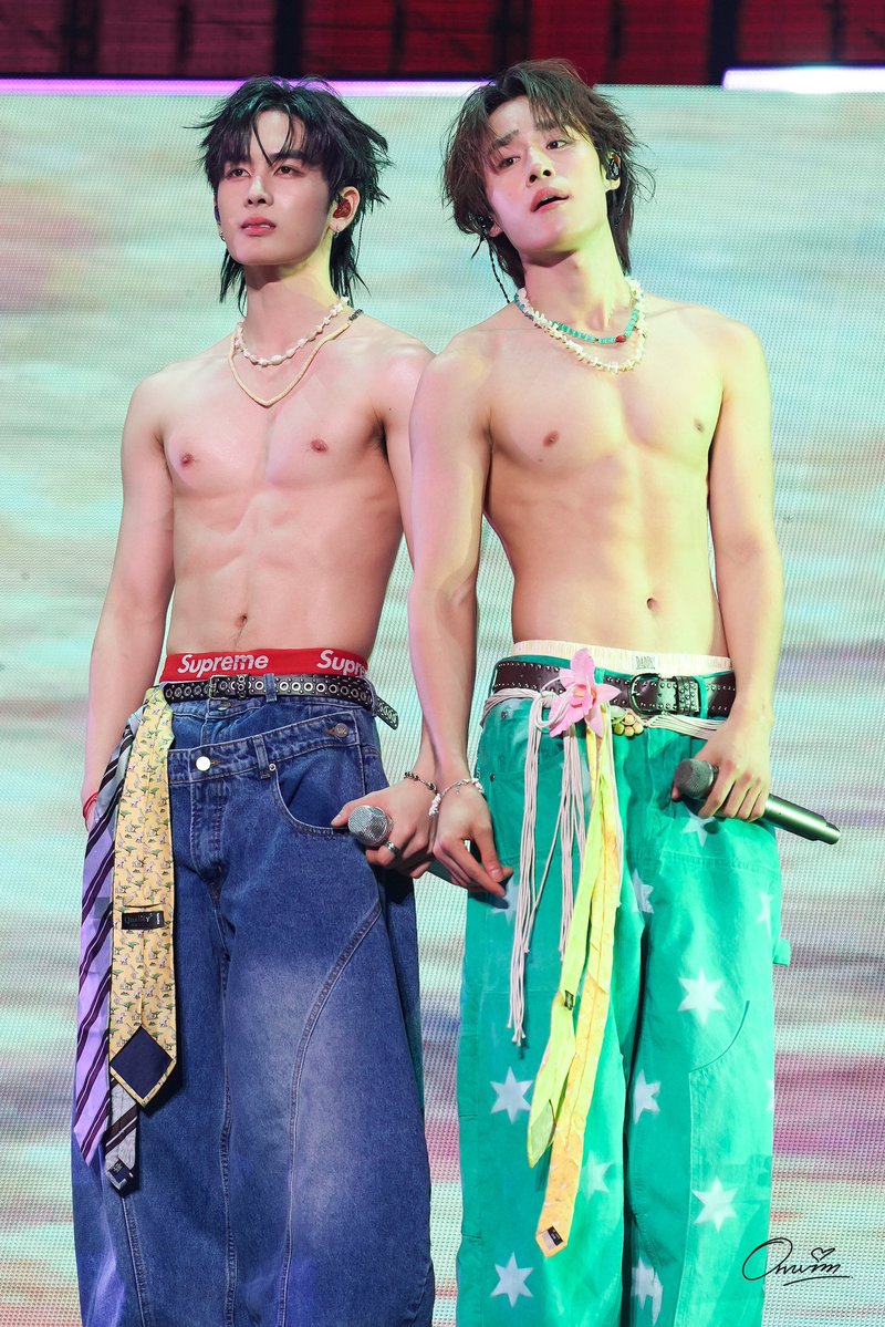 เอานัทไปเล่น surf n love ด้วยได้ปะ นี่อยากเห็นนัทกับเซิร์ฟ(จาว่า)ยืนด้วยกันแบบวิวทะเล