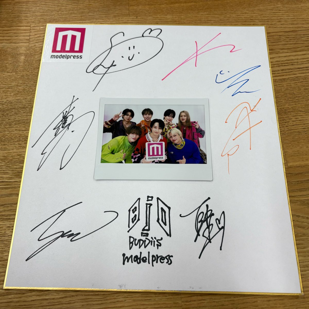 PR］BUDDiiS チェキ付きサイン色紙を1名様に🎁 ＼ 1️⃣モデルプレスX