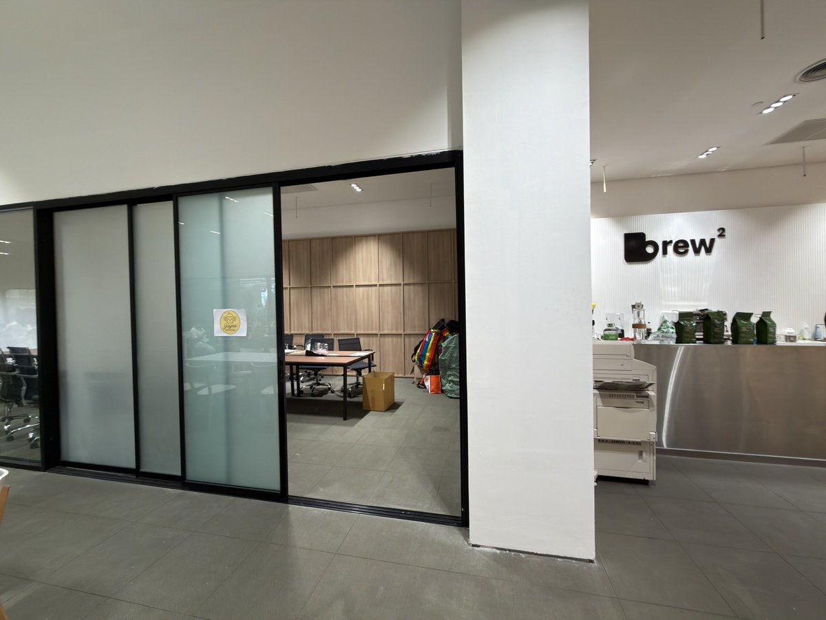 มีใครมารับเสื้อกับสติกเกอร์ไปหรือยังคะ?
มารับในคาเฟ่ได้เลยน้า ใครใส่แล้วมาอวดกันหน่อยเร๊ววว 💕💕💕

GINJAY HEART TO ALKEY 
#GinnyJaynaFirstFanconTH