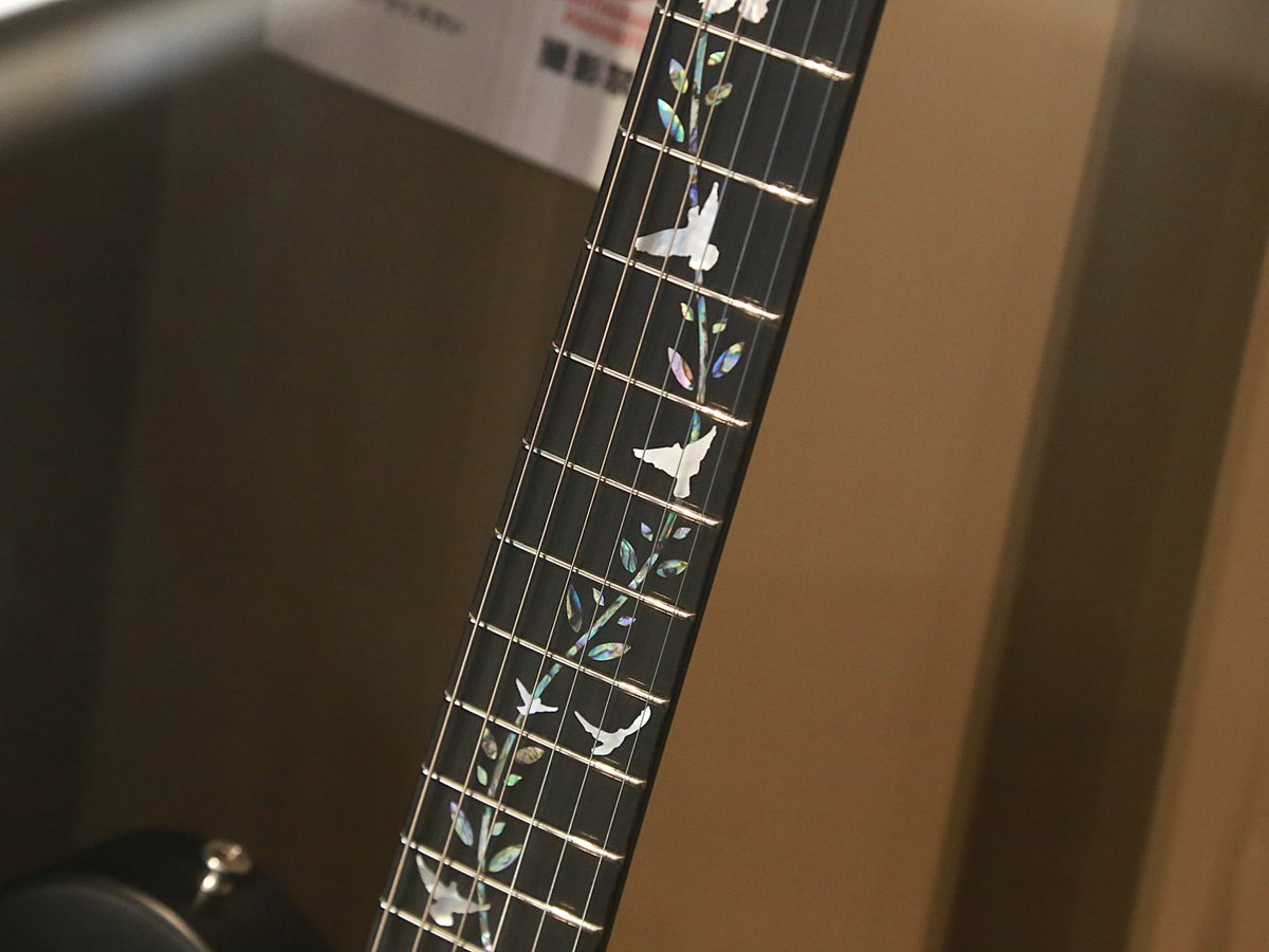 zemagreco_osaka's tweet photo. BAND-MAID 小鳩ミクさんのシグネチャーモデル第二弾

Zemaitis THE PORTRAIT Disk Front Miku Kobato Signature Model, STARRY PIGEONS

先行展示しております🕊🕊

世界100本限定。
3月9日(小鳩ミクの日)に発売です。

#小鳩ミク #bandmaid #zemaitis #ゼマイティス #starrypigeons https://t.co/s3IbK5aXNe