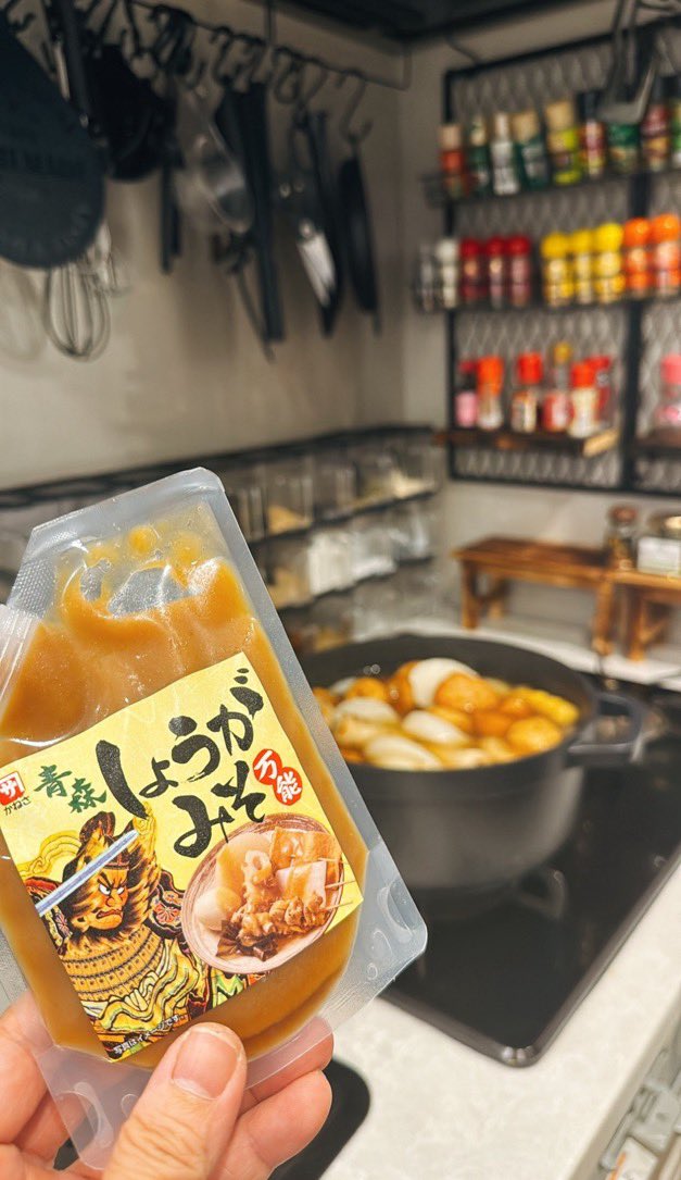 【青森観光の皆様へ】
コンビニで郷土料理おでんはしょうが味噌

青森のコンビニでおでんにしょうが味噌が付いてきます（有料店も有）青森の伝統料理でおでんにはしょうがの入った甘いお味噌をかけます。

お味噌汁もらえた！ではありません！

気に入ったらスーパーで大きいのが買えますよ。