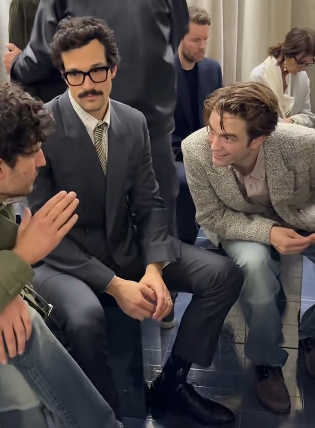 greedcyo's tweet image. thingking when they're in the same room