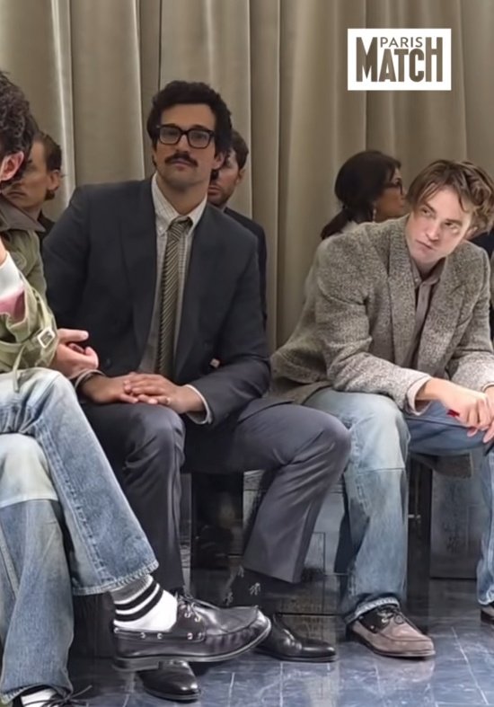 greedcyo's tweet image. thingking when they're in the same room