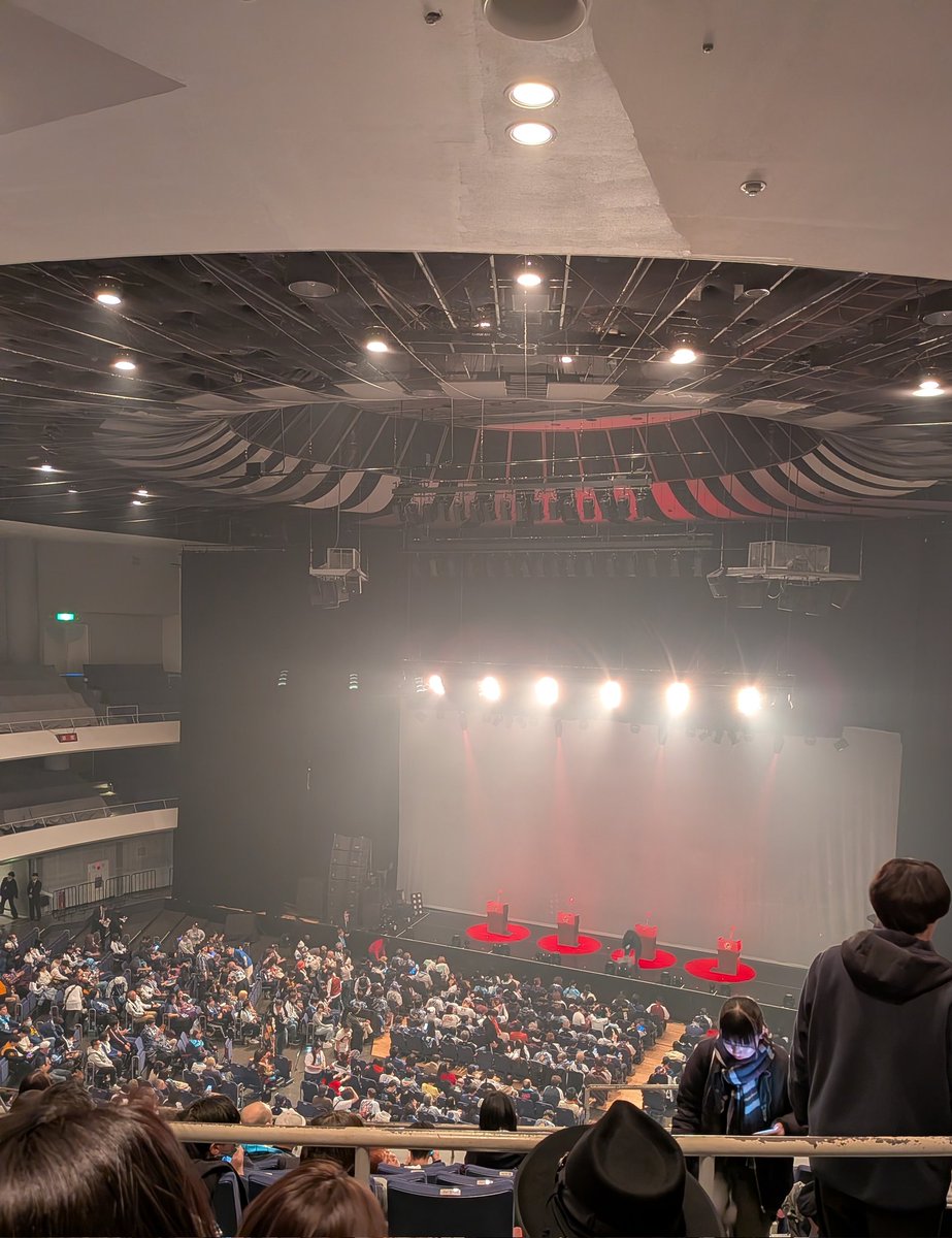 pwpwpw33's tweet photo. 「仙台２度目リダズ」一番後ろの見え方です（武道館でビリケツ経験したので怖いものなし😅）50代だけど青春に年齢は関係ない！リーダーズ応援してる時は青春思いっきりしまくります📣
歌って欲しかったと思う歌が3曲のみ満足して帰宅しました(•ө•)♡
パワフルで素敵な
4人…これからも頑張って✨ https://t.co/KpxJA1ngG9