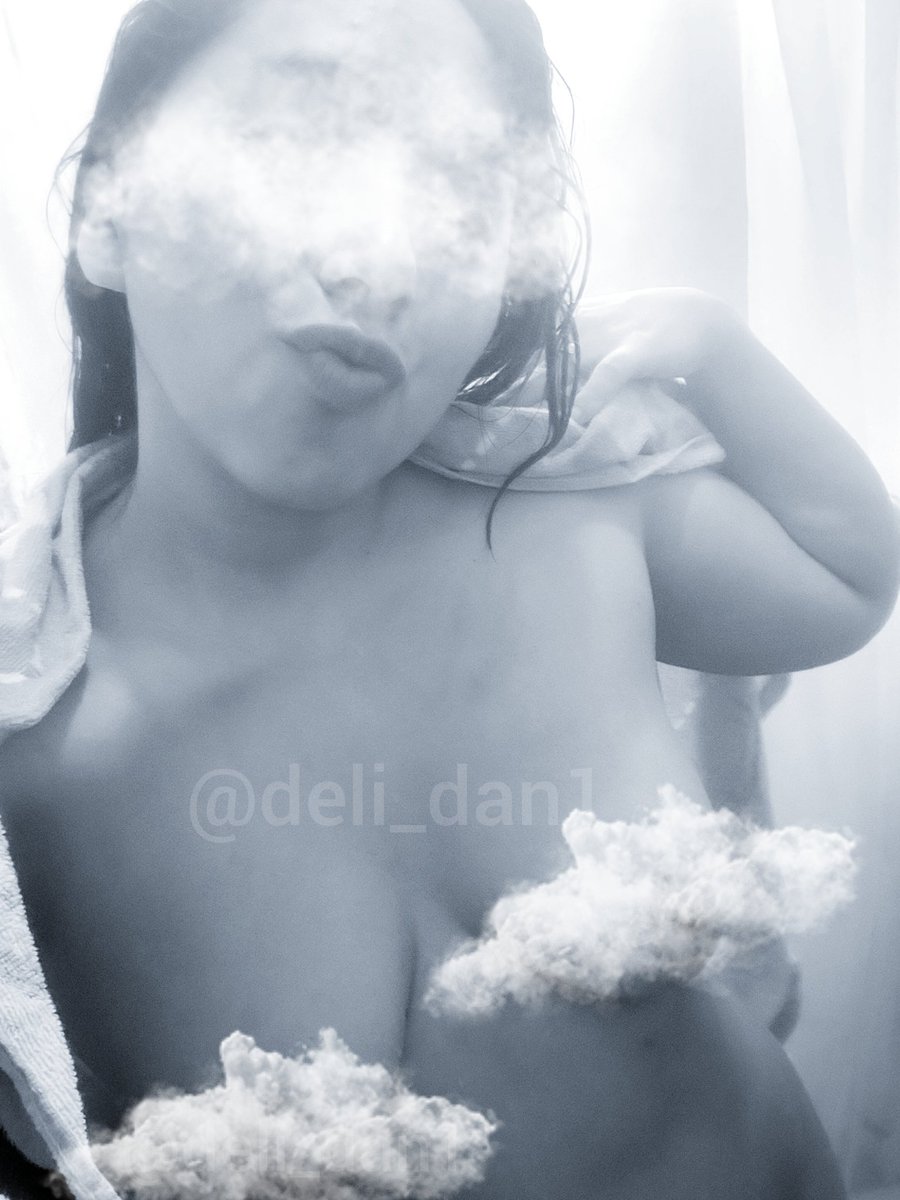 Deli_dan1's tweet photo. Ya casi es día de hacer el amor con la amistad 😏😍
O como era? 😅 @Juarez_slut https://t.co/zMFvdn9zCO