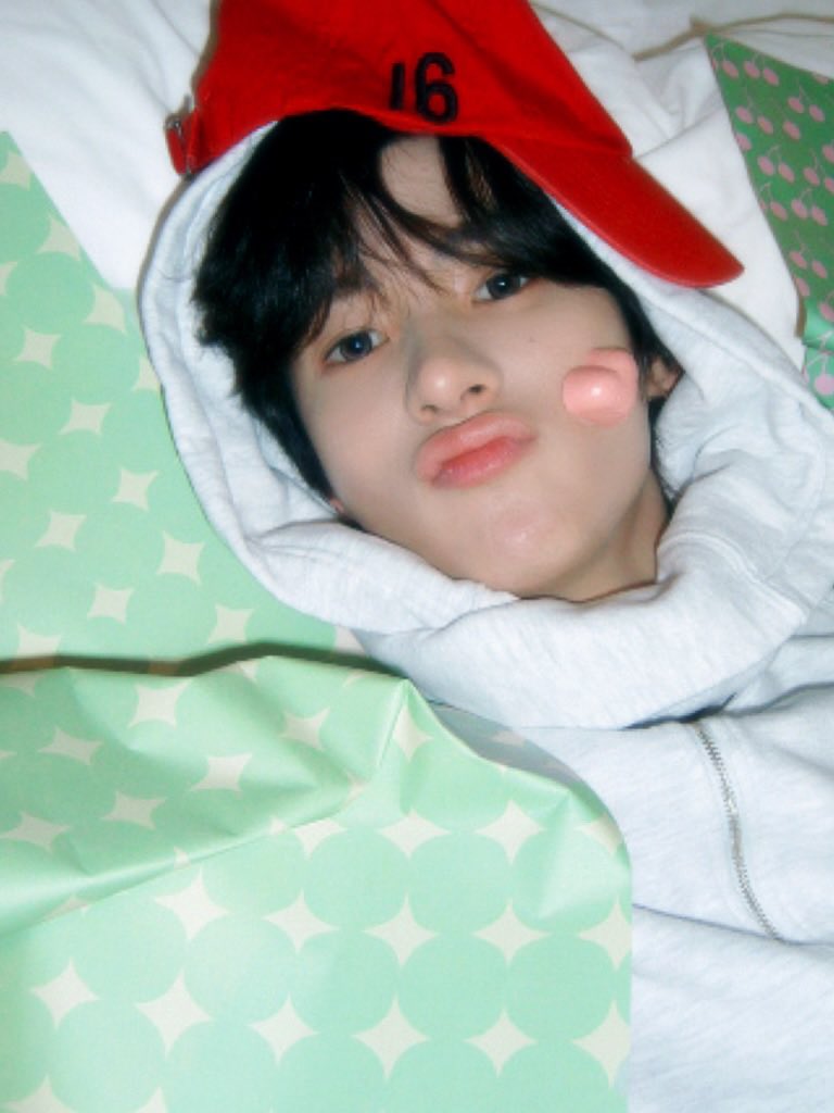 antonisbabo's tweet image. 뽀뽀해버릴까