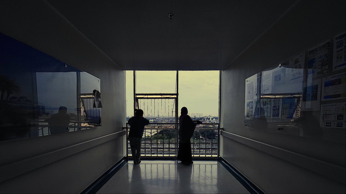 Di rumah sakit…
Kami para penunggu keluarga yg sedang dirawat karena sakit…
Seolah saling menguatkan…
Tidak saling kenal tapi saling mendoakan…Semoga keluarga yg sedang dirawat karena sakit cepat diberi kesehatan kembali seperti sedia kala….
Dan keluarga yg jadi pasien…