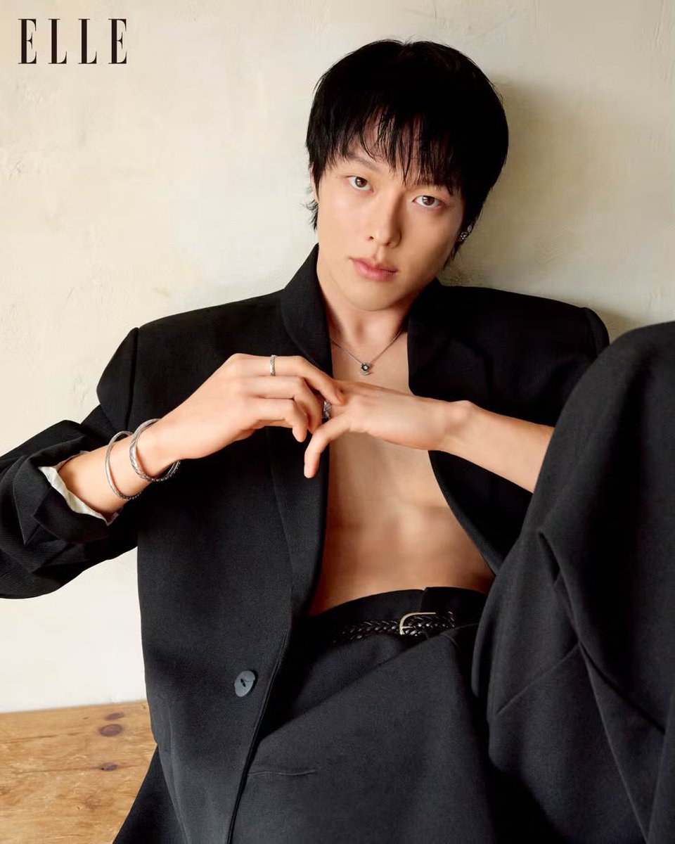 지혁다림본 그림체가 그냥 붙여만놔도 극락이고 별별스토리가 막 상상되는 뮤즈들이네ㅠㅠ 둘 다 양아치스럽고 음지에서 돈버는데 서로 ...
