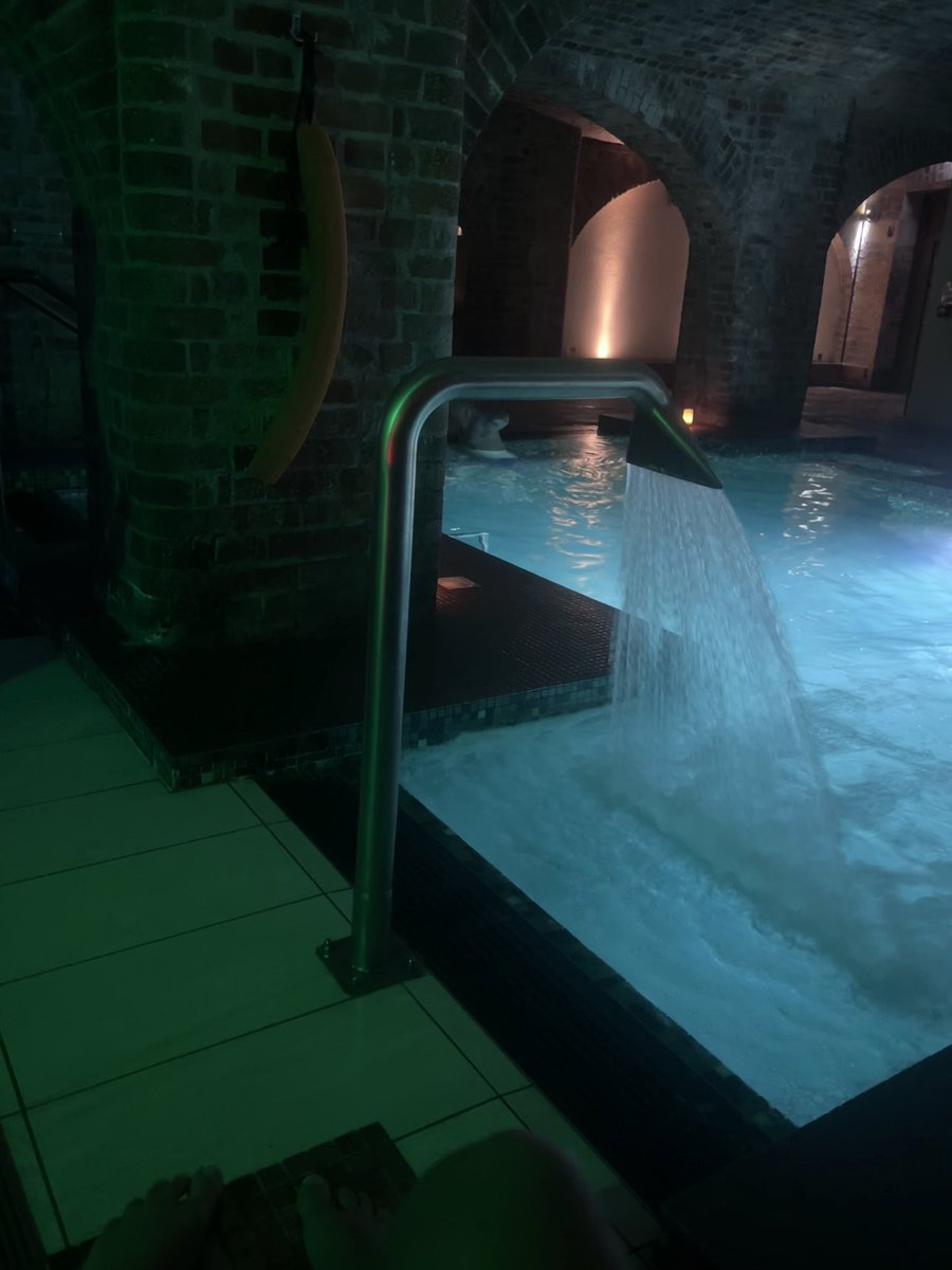 GoddessRoxy1804's tweet photo. Spa day, who’s reimbursing 🦶 https://t.co/ftaFWgEFrG