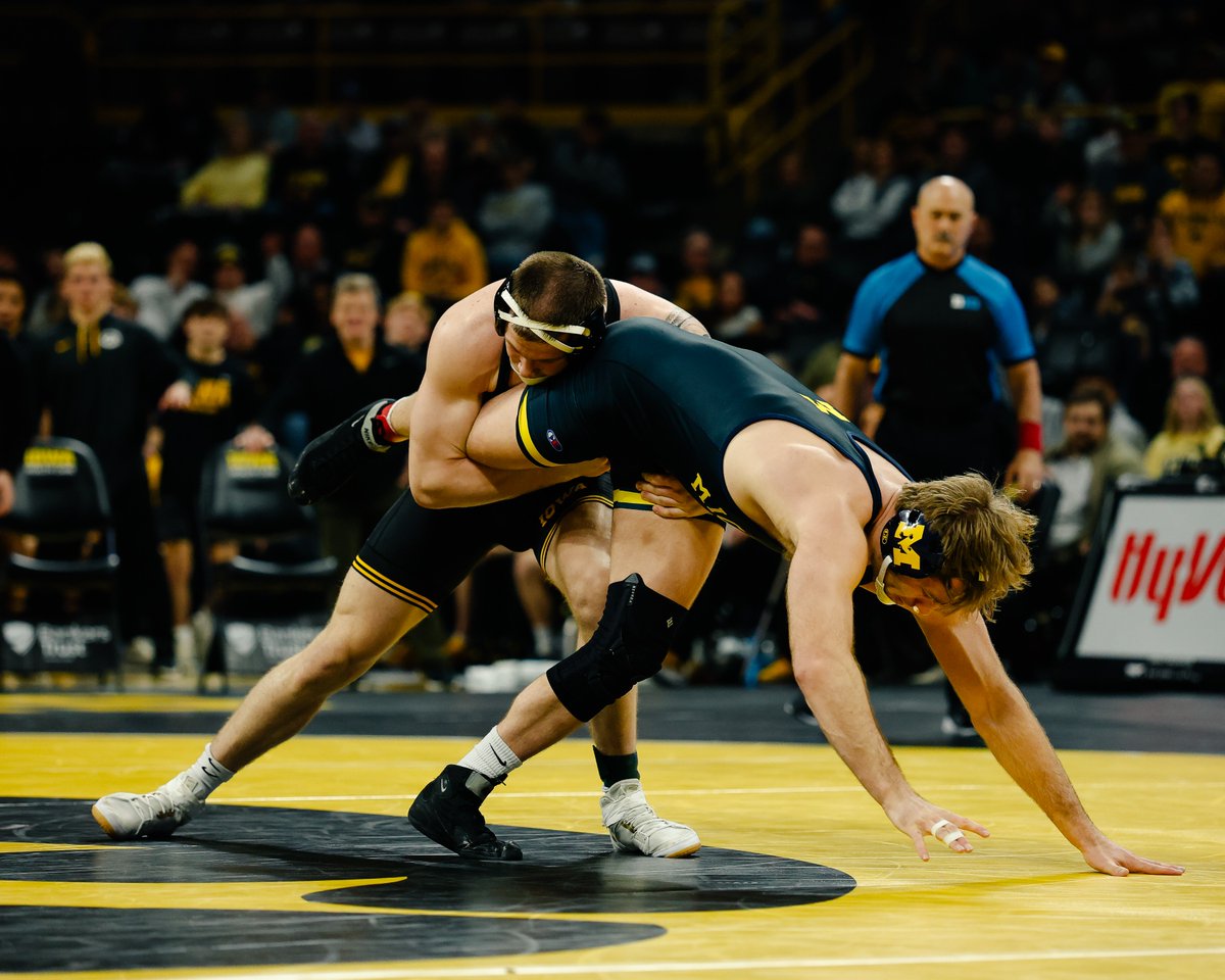 HARVEY 🔨 

197 – Harvey Ludington (I) dec. #19 Hayden Walters (M), 6-4

#10 Michigan 13, #7 Iowa 11