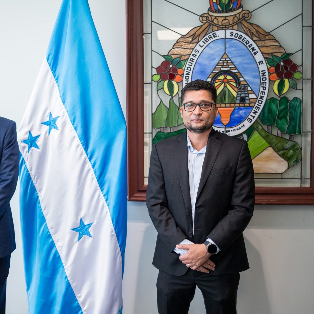 Ha finalizado una etapa importante de mi vida: la de funcionario público. Estos años me dejaron un profundo aprendizaje profesional, político, personal y humano. Me voy feliz de haber servido al pueblo con honradez, humildad, honestidad y compromiso. Como hondureño, di todo mi