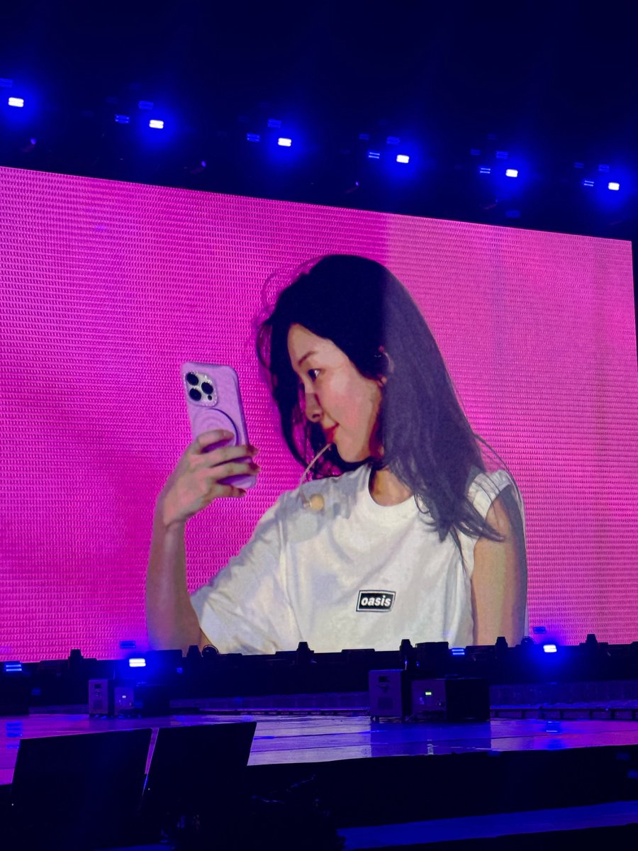 SEULGI_TH's tweet image. ซึลกิส่งรูปมาในบับเบิ้ล ซ้อมคอน SMTOWN ที่ราชมังเมื่อคืน อากาศคงร้อนเอาพัดลมเป่าผมฟูเลยค่ะ5555555