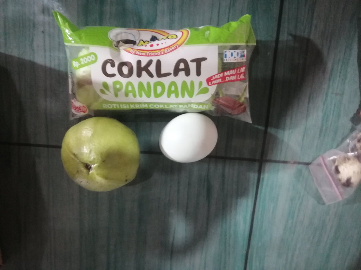decafdonuts's tweet photo. @menuembegejelek Ini menu MBG snack di sekolah kawan aku untuk hari ini dan esok senin sebelum libur pra-ramadan 😪 😣 https://t.co/dLwdTJdQtS