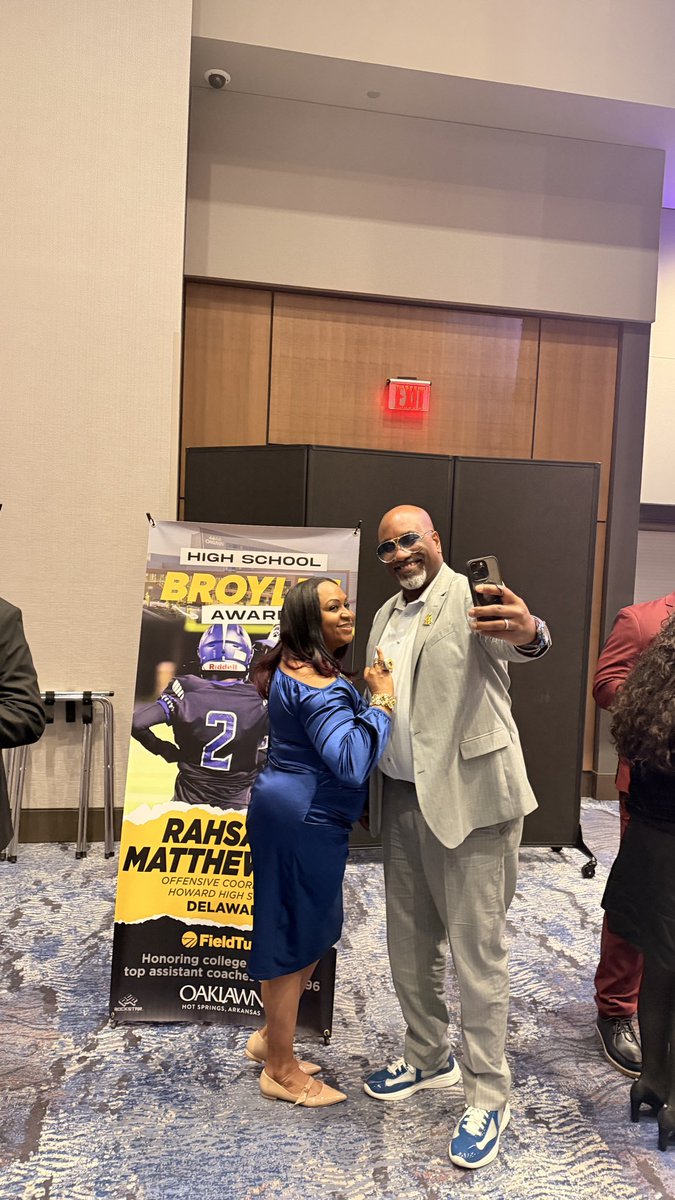 The Broyles Award tweet media