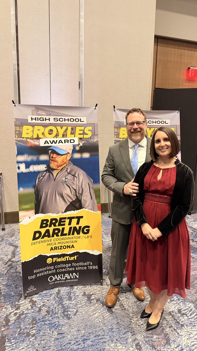 The Broyles Award tweet media