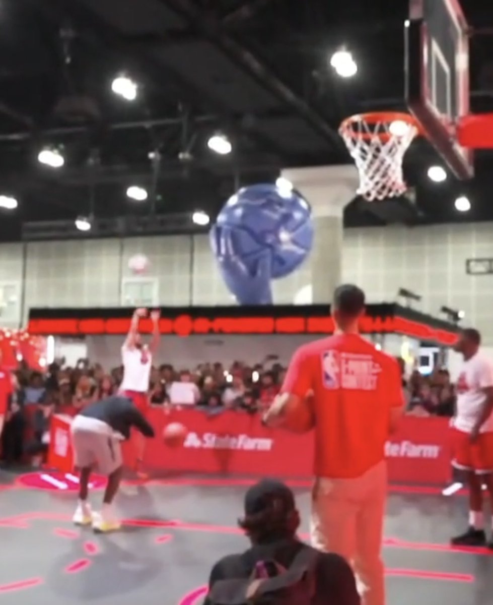 Cream sleeve tweet media