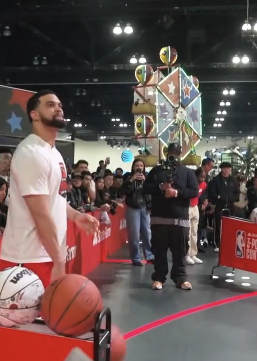 Cream sleeve tweet media