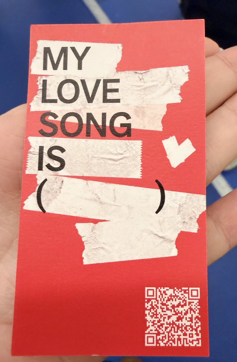 “Take a rose for your Valentine”
BTS  helping spread Valentine love.

#BTS_ARIRANG