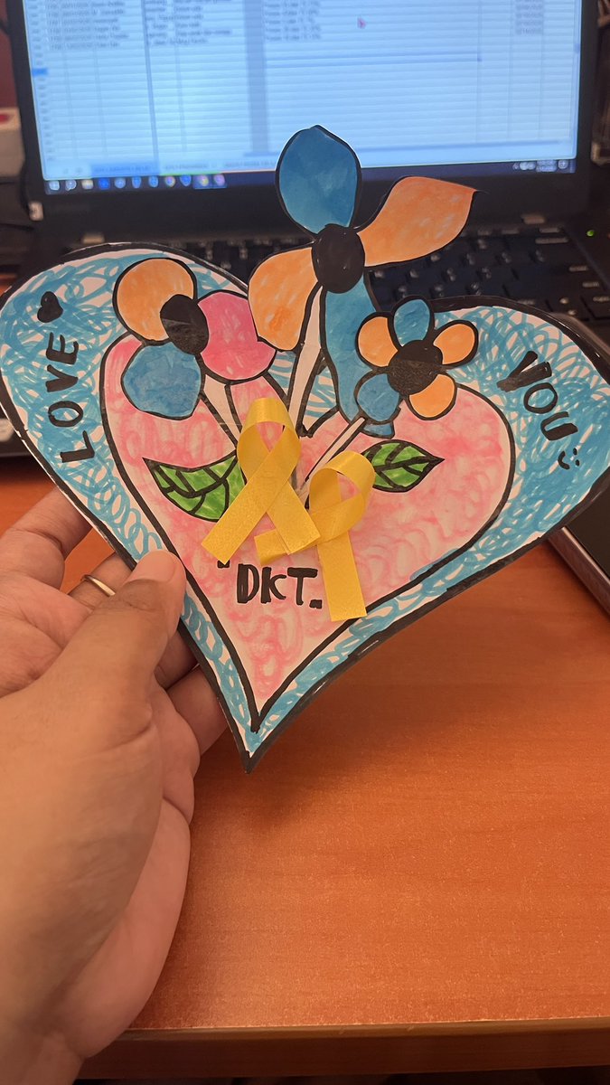 Gak expect! Padahal iseng aja buat gangguin doi. Ternyata beneran dibuatin pake bahan yang seadanya. Turns out, cukup bagus bukan? effort nya 😆🙏
Thank you, Pap. Love you ❤️🌸