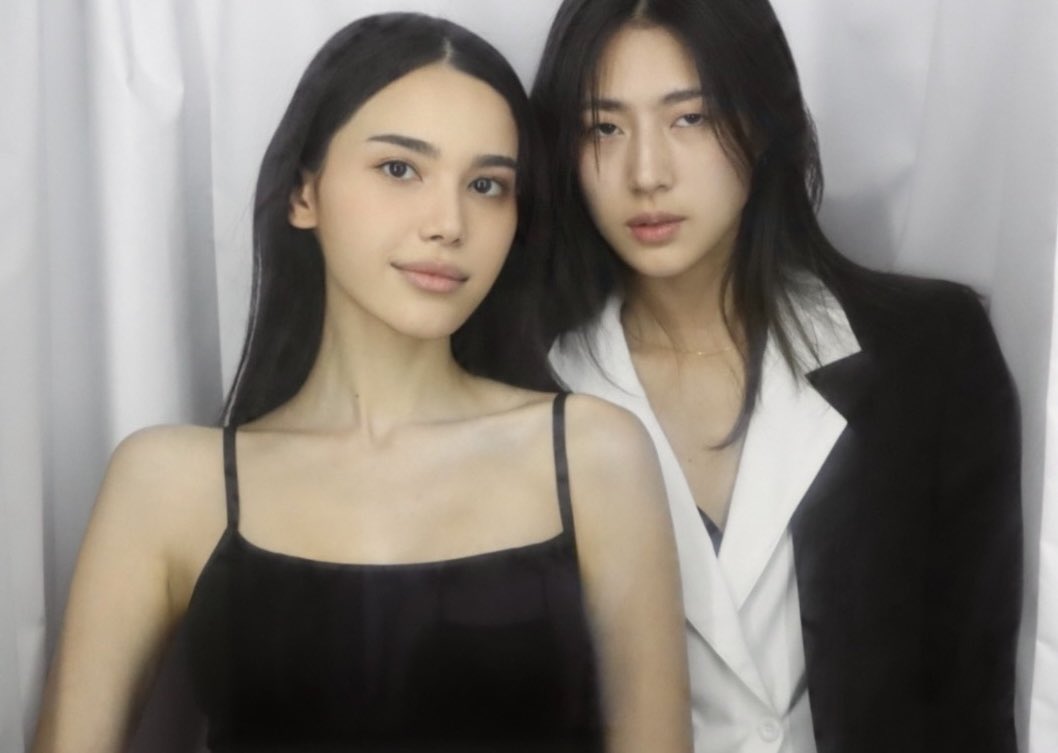 Valentine through the eyes of our new characters 🤍 <a href="/khunmewwww/">MEW🦖</a> 

The Lovers — René Magritte (1928)

Close enough to touch
Too far to understand